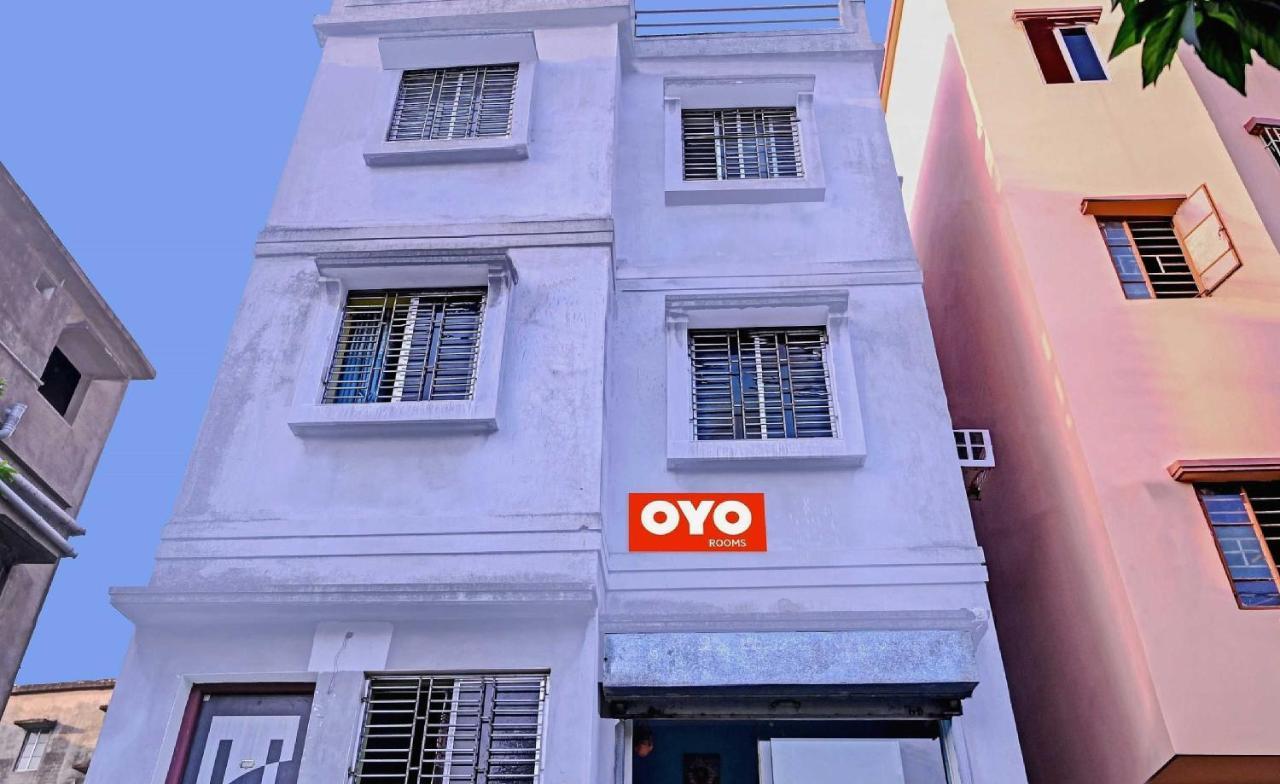 Oyo Flagship Shree Corporate Near Tcs Gitabitan 3*