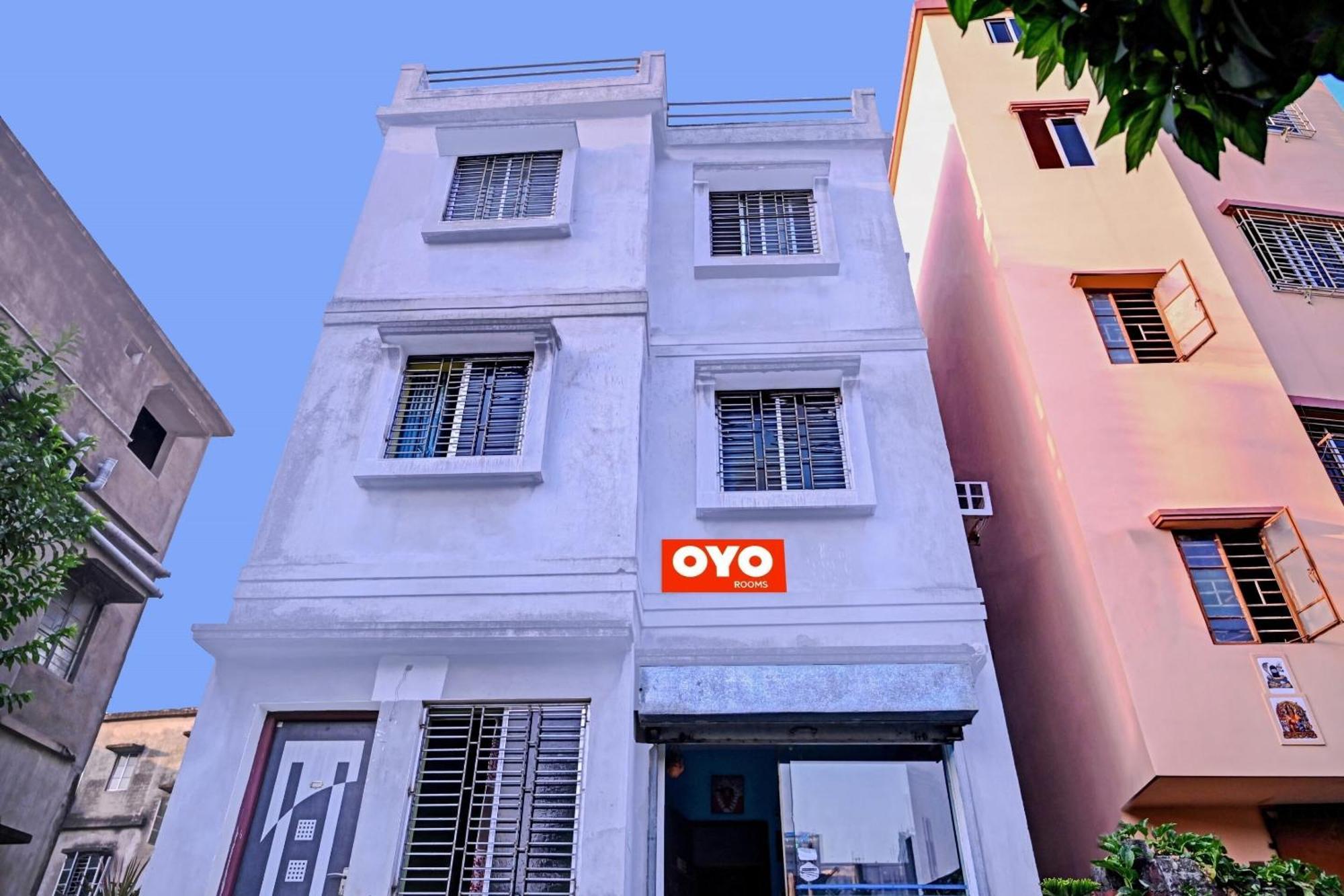 Oyo Flagship Shree Corporate Near Tcs Gitabitan Hotel