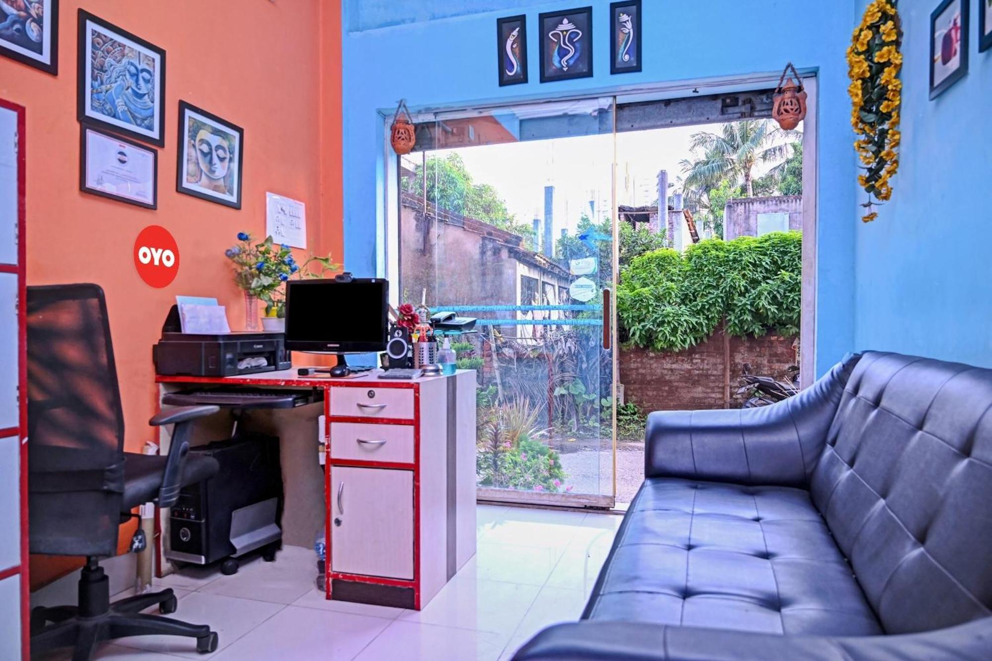 Oyo Flagship Shree Corporate Near Tcs Gitabitan Hotel 3*